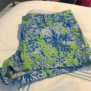 Lilly Walsh Short. size 6